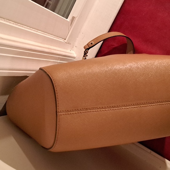 Michael Kors Jet Set Tan /Gourgous Gold Hardware NEW Excellent Condition - Picture 7 of 12